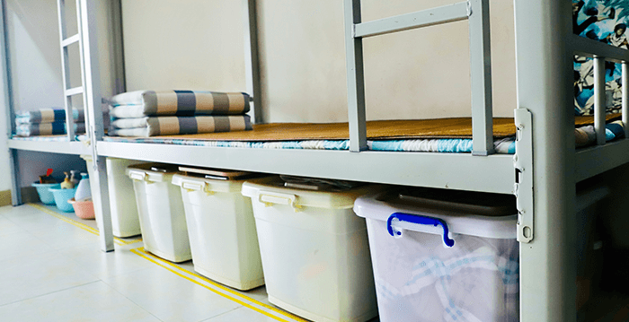 �������У԰����