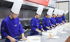 �������ѧУ�����Ӣרҵ